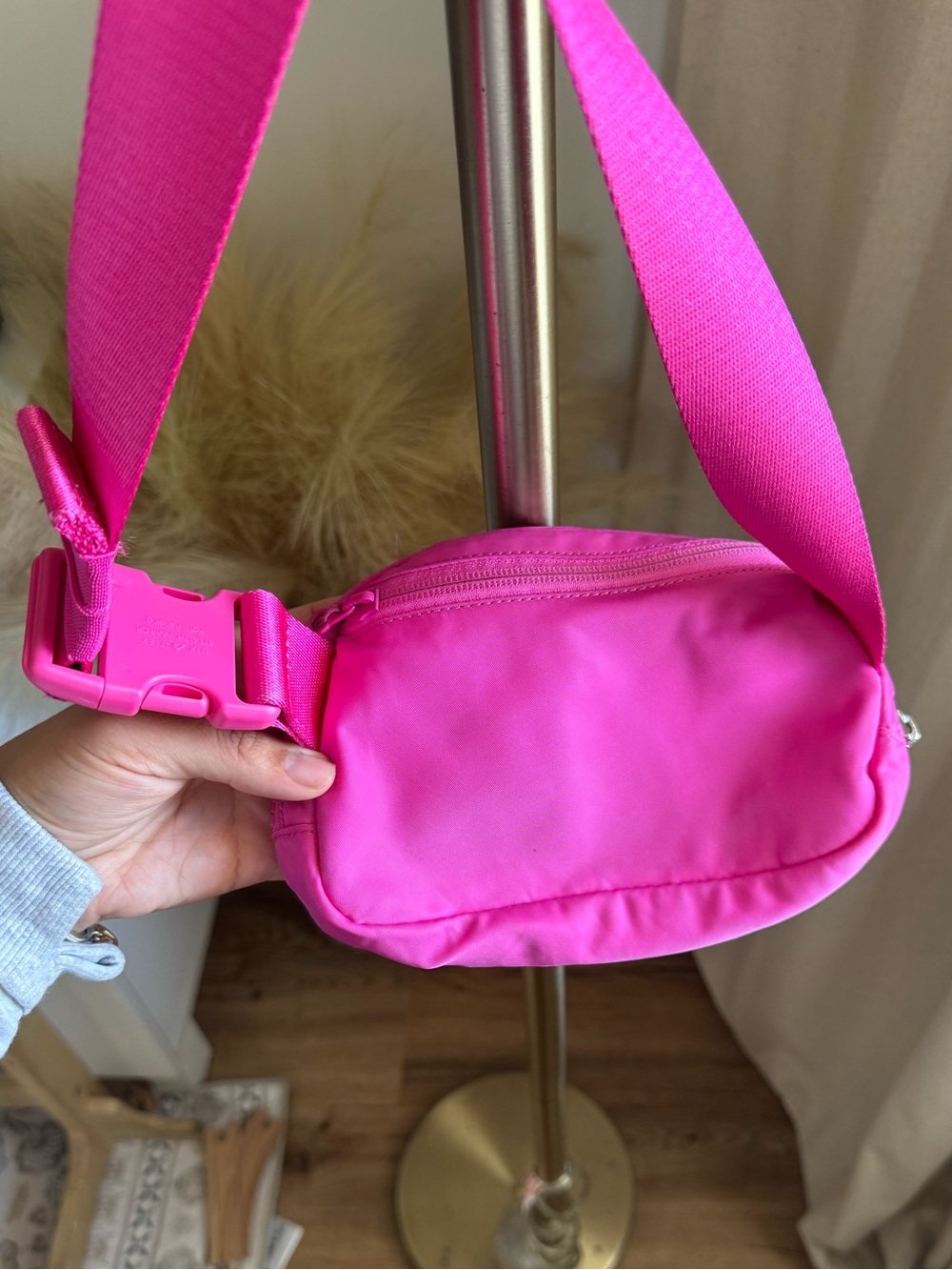Lululemon Everywhere Belt Bag - Sonic Pink - Picture 5 of 9